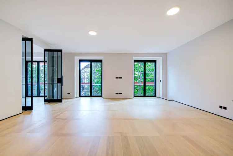 Urbanes Domizil mit Loft-Ambiente und Luxus-Badezimmer im hippen Boxhagener Kiez