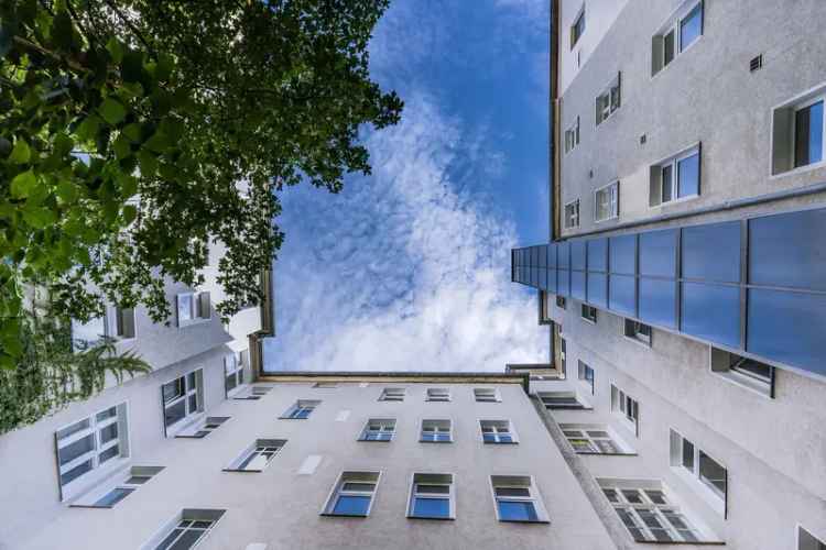 Ihre eigenen vier Wände in Berlin: 1-Zimmer-Altbauwohnung in Neukölln