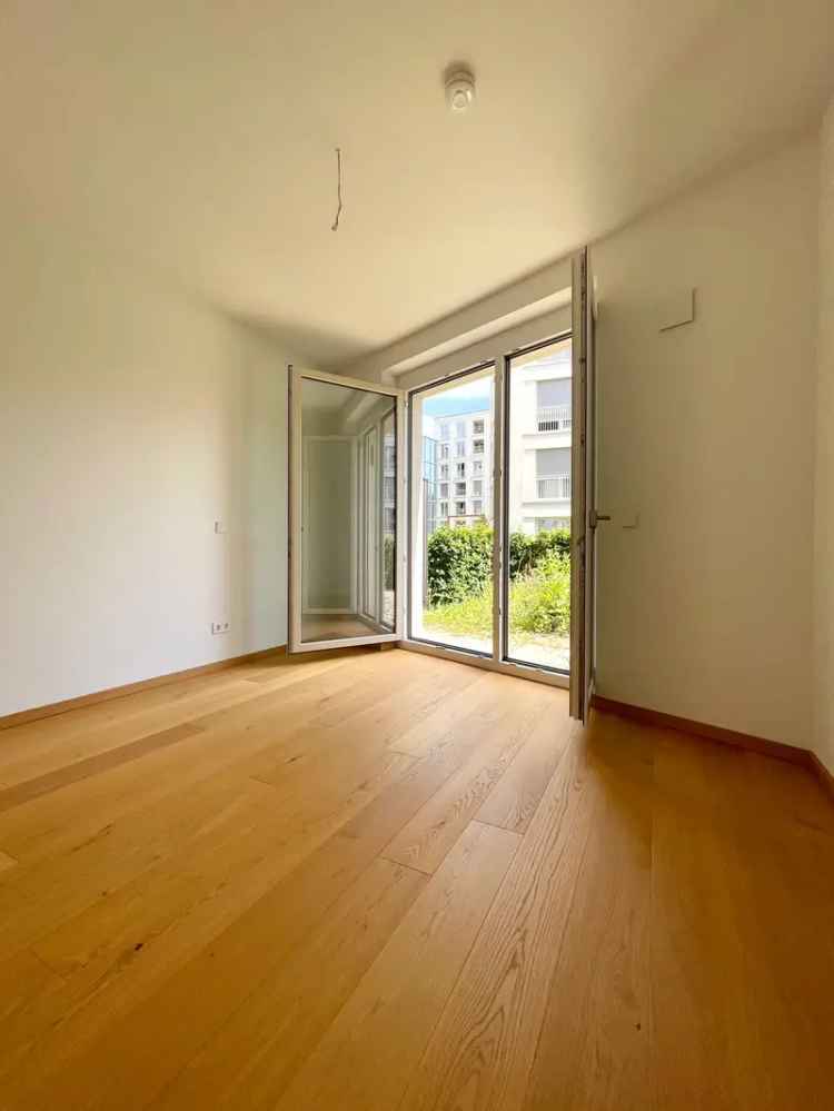 Stilvolle Vier-Zimmer Wohnung mit sonnigem Balkon