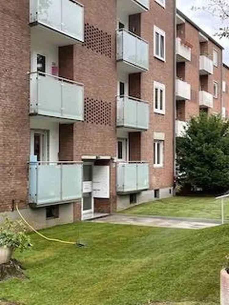 Schöne 3-Zimmerwohnung Im 3. OG rechts mit 2 Balkonen zu verkaufen – Gemeinschaftseigentum saniert –