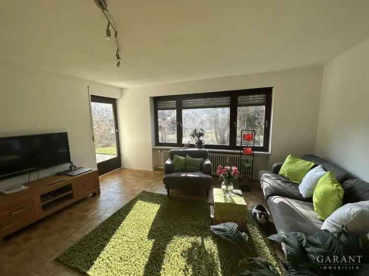 Großzügiges Dreifamilienhaus mit sonnigem Garten und Doppelgarage in begehrter Nachbarschaft