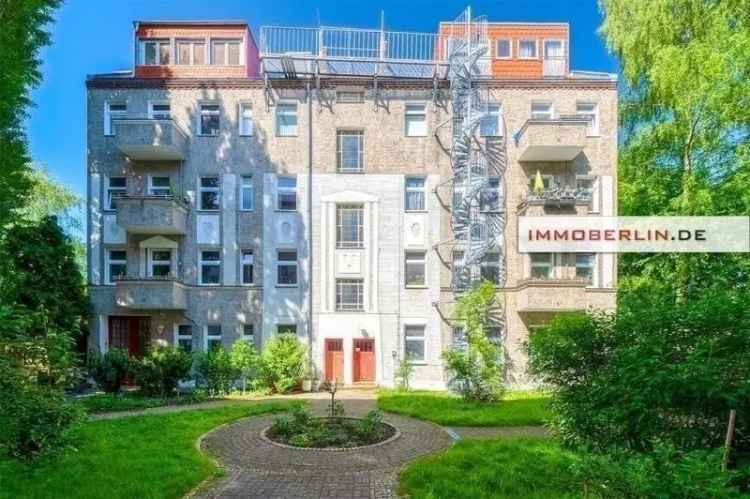 Attraktive Altbauwohnung mit Balkon in ruhiger Lage