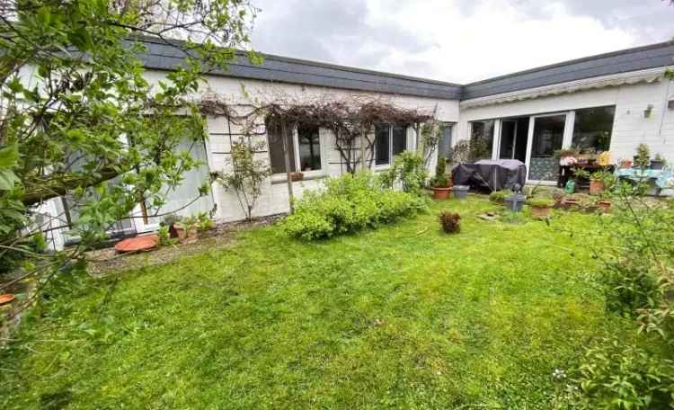 Charmantes Bungalow in Holzlar mit Terrasse und Innenhof