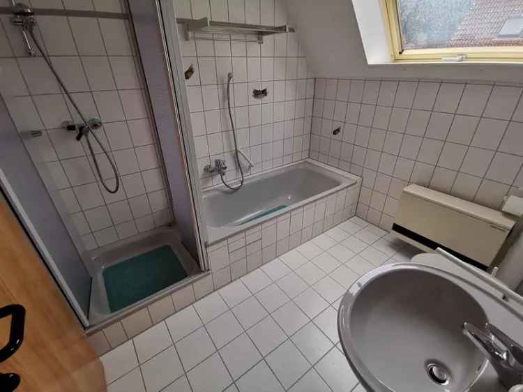 Gemütliche 3-Zimmerwohnung mit Balkon + Stellplatz, teilmöbliert