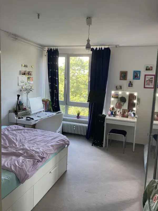 Mieten 4 Zimmer Wohnung in Kreuzberg mit Blick bis zum Alex