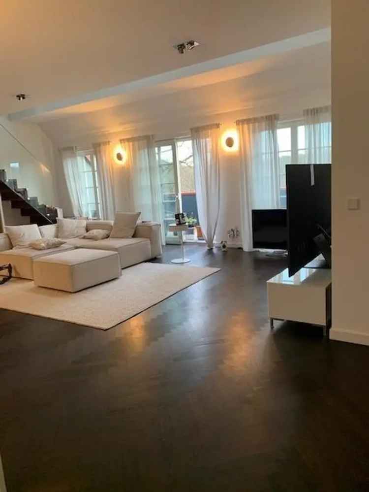 sonnige luxuriöse Dachgeschosswohnung in Babelsberg