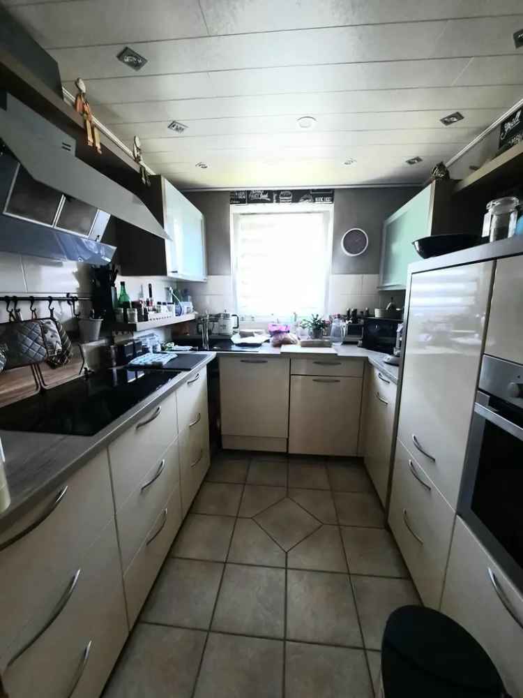 Etagenwohnung: 4 Zimmer Königsberger Straße2 in Duisburg