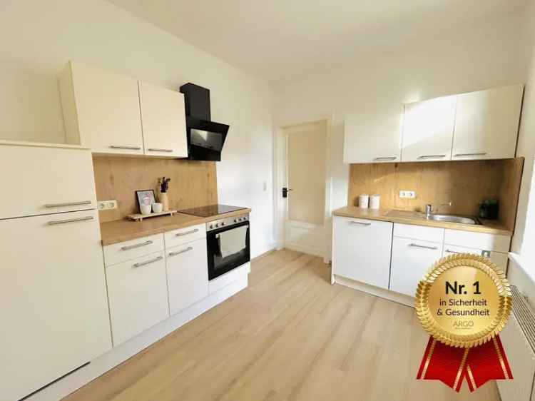 In ruhiger Lage! – moderne Einbauküche I Tageslichtbad mit Wanne I separates WC