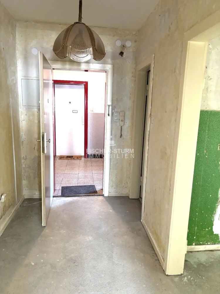 Düsseldorf-Rath: Provisionsfrei für den Käufer! Sanierungsbedürftige 2-Zimmerwohnung mit Balkon!