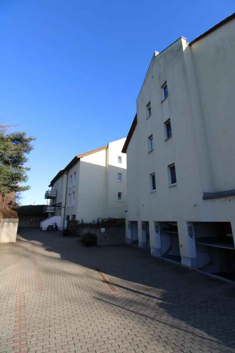 attraktive Eigentumswohnung mit Terrasse und Stellplatz