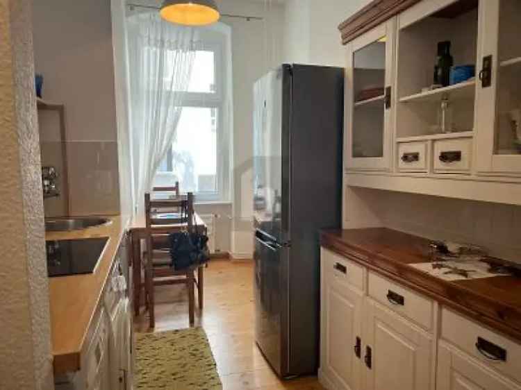 Kaufen Stadtwohnung in Neukölln mit modernem Badezimmer und hoher Rendite