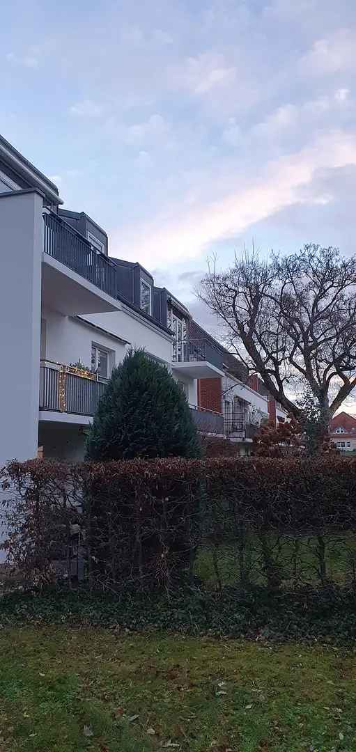 2 Zimmer DG Wohnung Berlin Rosenthal mit Balkon und TG Stellplatz