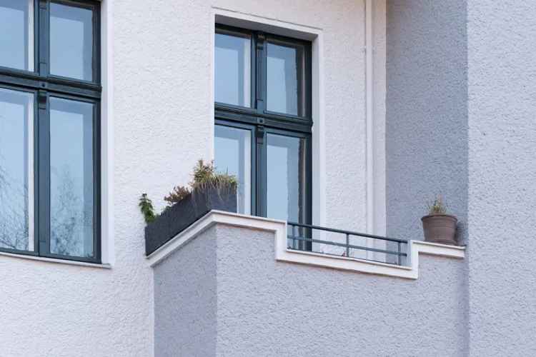 2-Zimmer-Kapitalanlage mit Balkon, Wannenbad & Altbau-Flair im Kultortsteil Wedding
