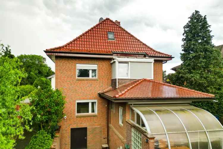 Familienidylle im Altbau: Großzügiges Haus mit viel Potenzial!