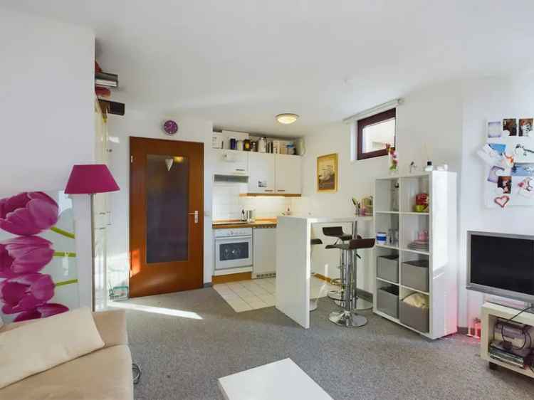 Kapitalanlage: Vermietete 1-Zimmer-Wohnung mit Balkon und Tiefgaragenstellplatz