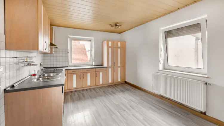 Bezugsfreie 3-Zimmer-Wohnung mit EBK und Stellplatz im Herzen von Saal a. d. Donau