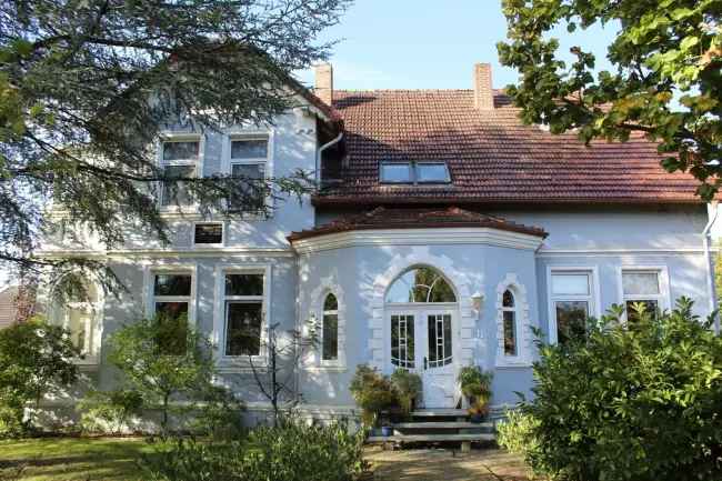 **Großzügiges Mehrfamilienhaus im Villenstil**