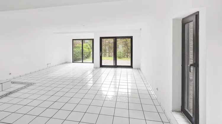 Rheinnähe: Attraktive Doppelhaushälfte mit Kamin, hochw. Einbauküche, 3 Bäder und Garage