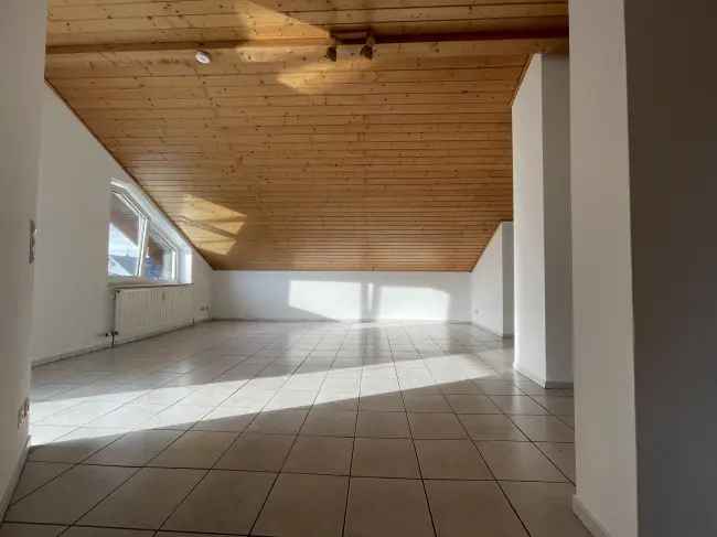 Helle 2-Zimmer Wohnung mit Balkon und Kfz-Stellplatz