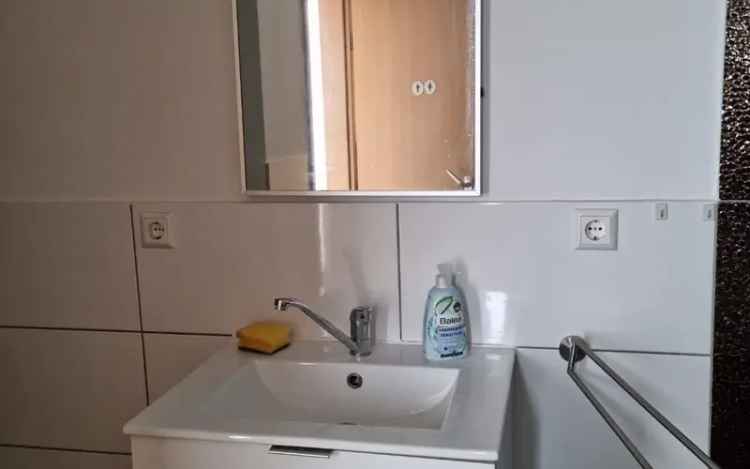 WG Zimmer mit Internet, TV, Gästeküche, Etagendusche/Wc und Waschmaschine