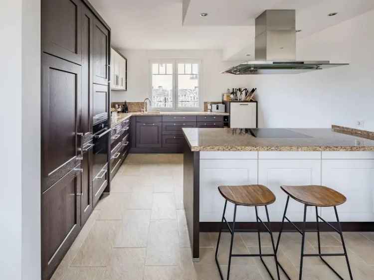 Landliebe trifft auf Familienglück – Weitblick, Designküche & mediterraner Gartencharme