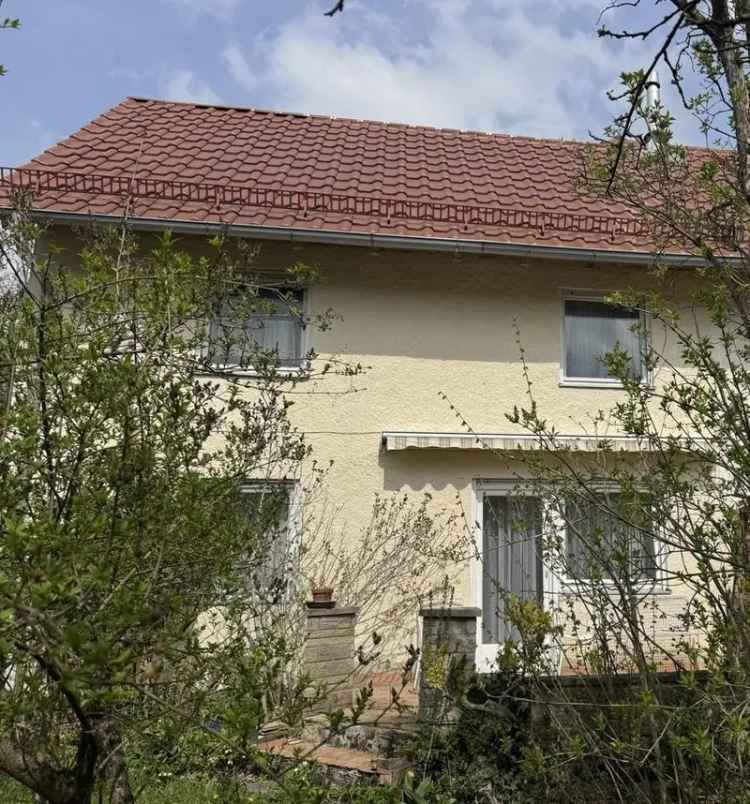 Charmante Doppelhaushälfte mit großem Potenzial in ruhiger Lage