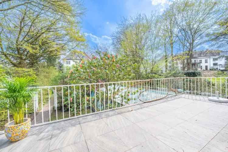 Stadthaus kaufen in Hamburg Bellevue mit Garten und Blick ins Grüne