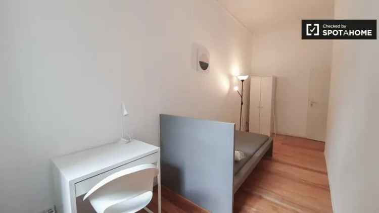Zimmer zu vermieten in Wohnung mit 5 Schlafzimmern in Berlin