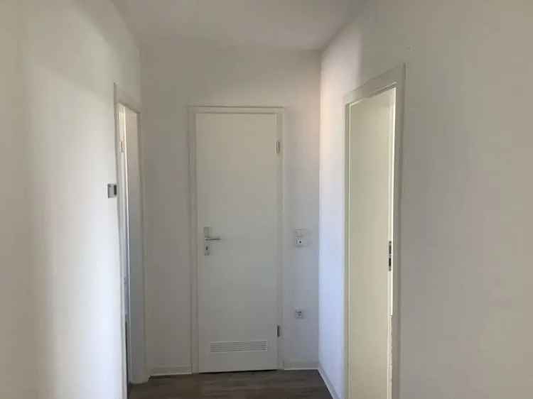 Hier will ich wohnen: modernisierte 2-Zimmerwohnung mit Einbauküche