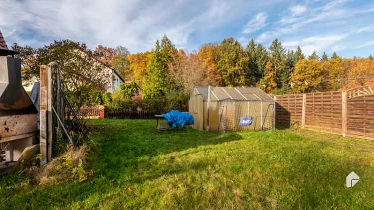 Familientraum: Großzügiges EFH mit idyllischem Grundstück, 2 Garagen, Wintergarten, Sauna und Pool