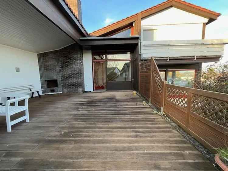 Ittersbach - provisionsfrei: Attraktives Einfamilienhaus mit großzügiger Holzterrasse und Aussenkamin
