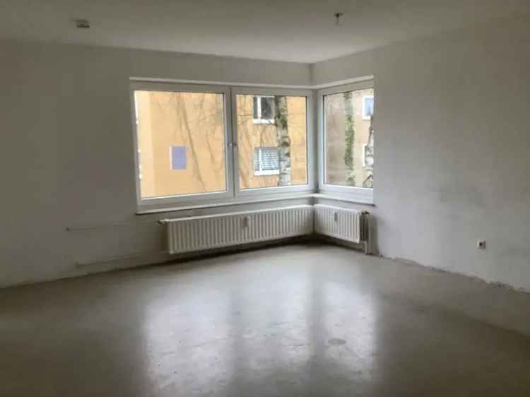 Helle, renovierte 3-Zimmer-Wohnung mit Balkon!