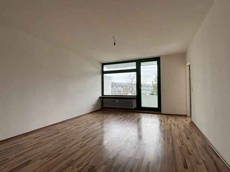 Sonnige Apartment mit Balkon & tollem Ausblick (nur mit Wohnungsberechtigungsschein)