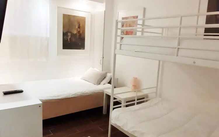 1,5-Zimmerwohnung mit Wlan, 2x TV, Wohnküche, Waschmaschine, Schlafzimmer mit Einzelbett und Stockbett, Nähe Porsche