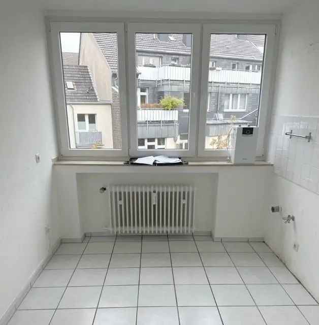 Wohnen mit Balkon und Garage! Mitten im Oberkassel!