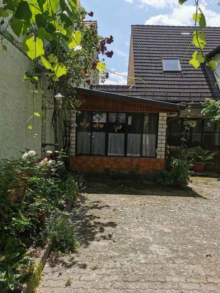 Kaufen Einfamilienhaus in Maxdorf mit großem Garten und Nebengebäude