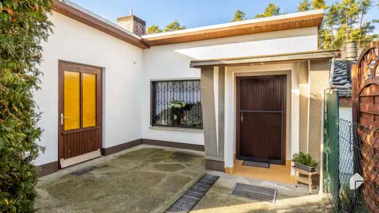 Geräumiger Bungalow mit Garage, Gartenidylle, Gartenhäuschen und lebenslangem Wohnrecht