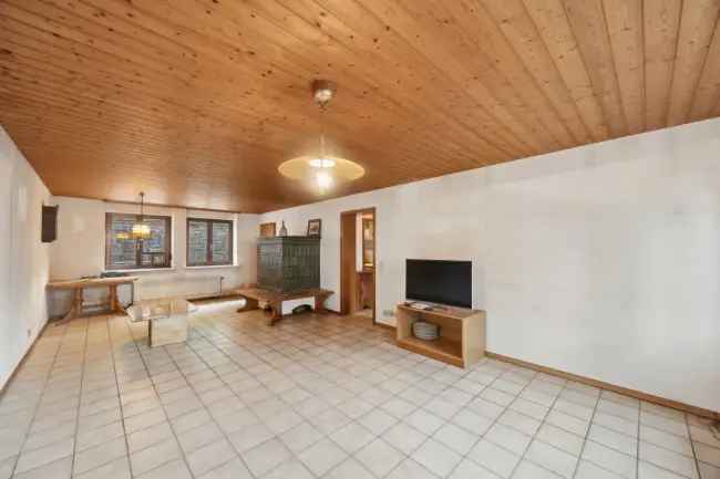 Mehrfamilienhaus mit weitläufiger Grünfläche und Garagengrundstück – Ideal für eine große Familie oder als Mehrgenerationenhaus - Rösch Immobilien Weil am Rhein