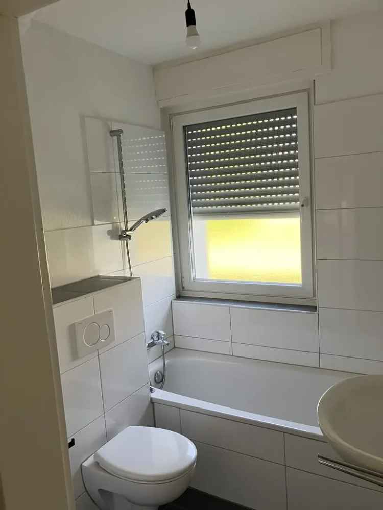 Erdgeschosswohnung: 4 Zimmer Traarer Straße201 in Krefeld