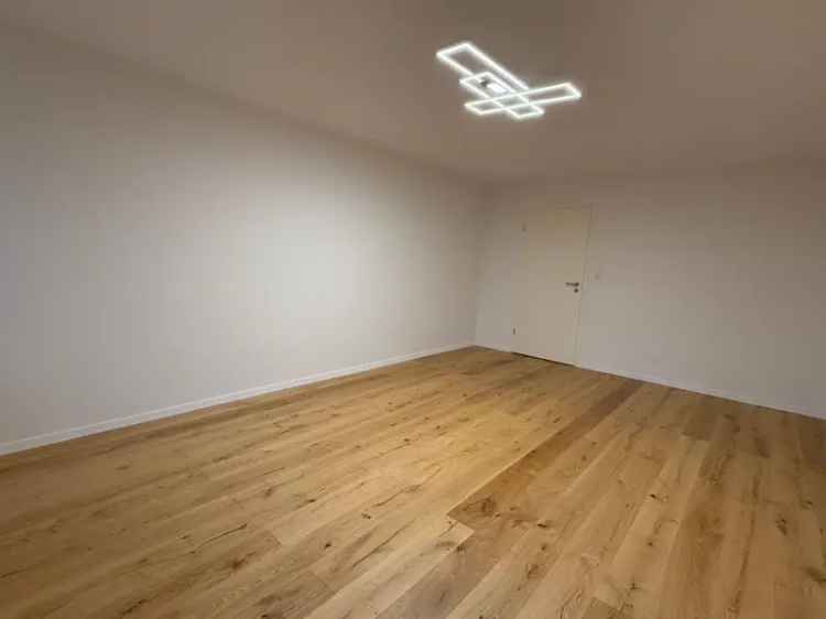 Wohnen am Westpark. Neu sanierte 2-Zimmer-Wohnung (3-Zimmer möglich) mit gehobener Ausstattung. Ohne Provision!