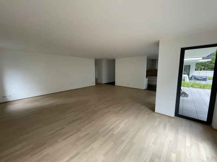 Wohnung 3-Zimmer, 126 qm nach Süden mit kleinem Rasenteil inkl. TG