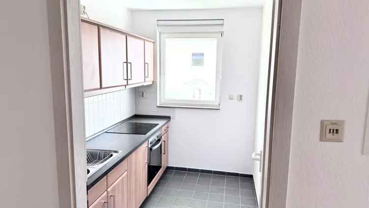 2 Zimmerwohnung in ruhiger Lage - Einbauküche, Balkon, Tiefgarage