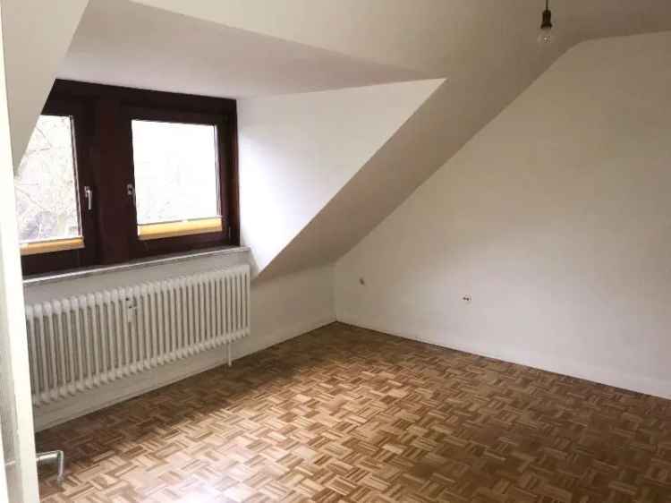 2 1/2- Zimmer Wohnung in kleiner Wohnanlage mit nur 3 WE in grüner Lage mit Balkon und Gartennutzung