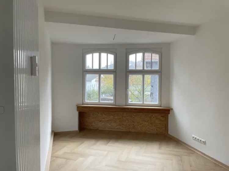 Stilvolle neu sanierte 4 Raumwohnung + Gäste WC und Balkon