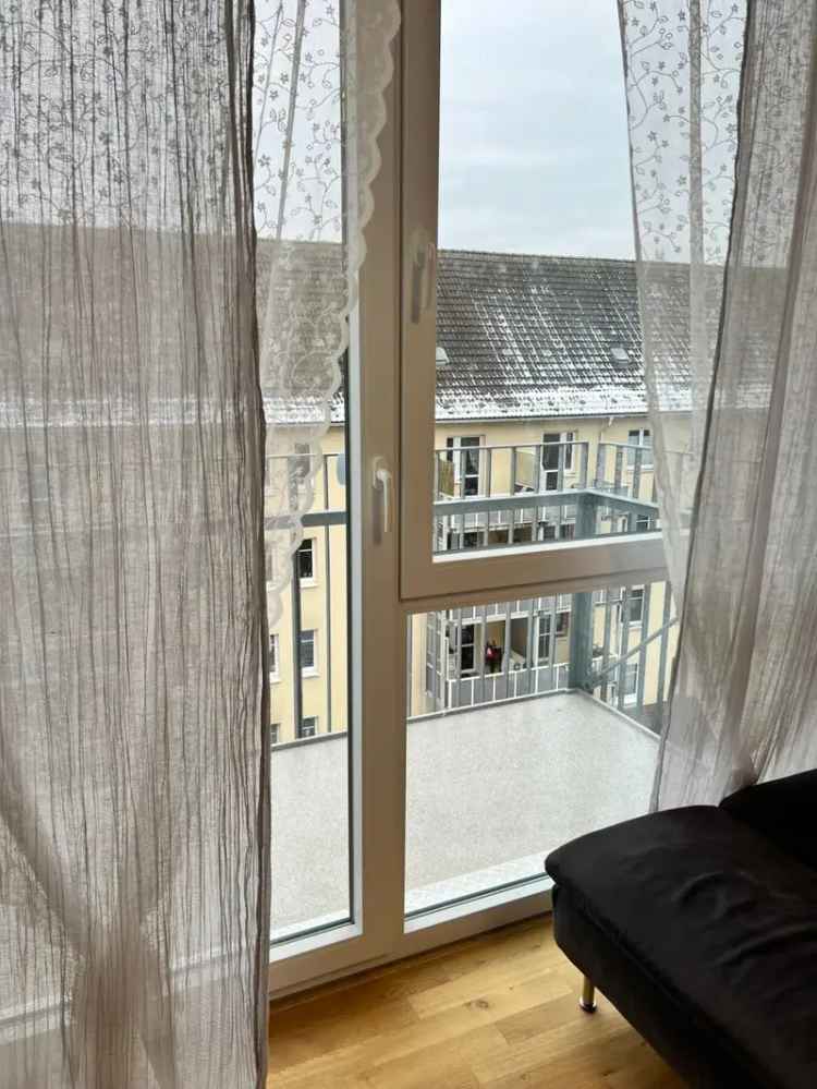 Mieten 3 Zimmer Wohnung in Hamburg-Mitte mit Balkon und Eichenparkett