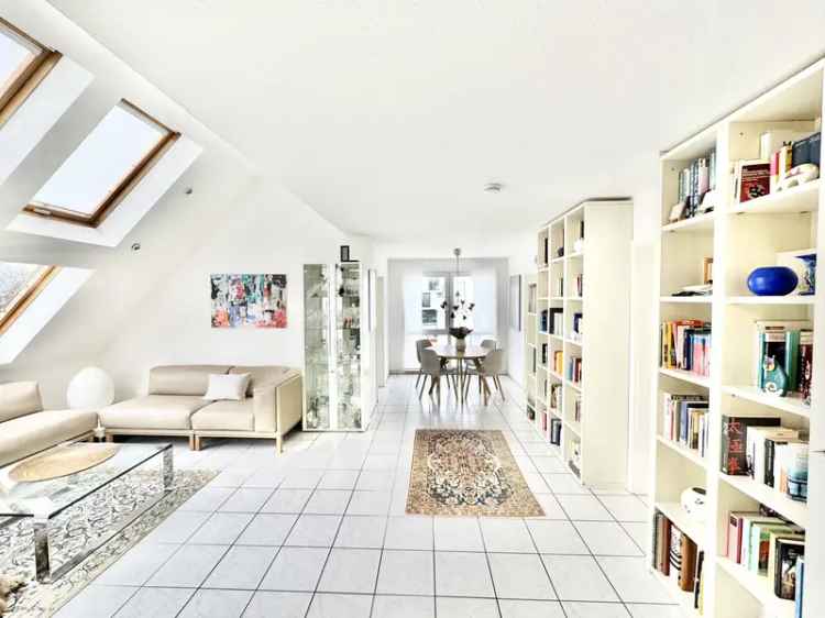 Lichtdurchflutete Maisonette-Wohnung über den Dächern von Möhringen