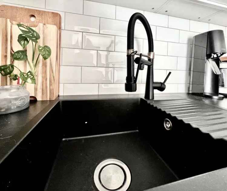 Moderne zwei Zimmerwohnung in zentraler Lage von Essen zu vermieten. Maximal zwei Personen!