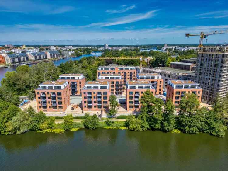 Luxuriöse 2-Zimmer-Wohnung mit Loggia am Wasser in Berlin