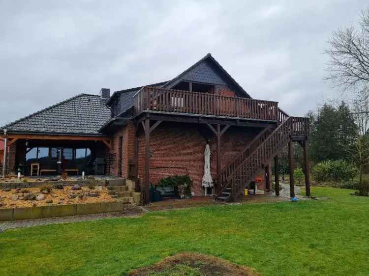 Mieten Dachgeschosswohnung in beliebter Lage mit 4 Zimmern und Garten