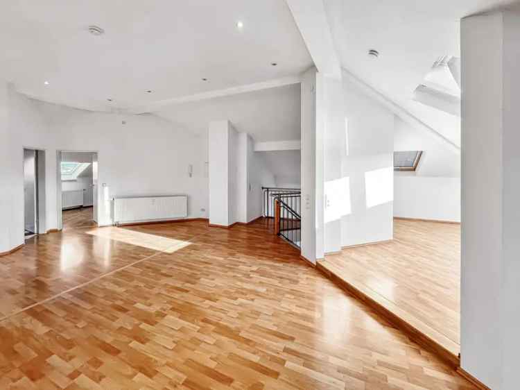Lichtdurchflutete Dachgeschosswohnung mit tollem Blick über Dresden